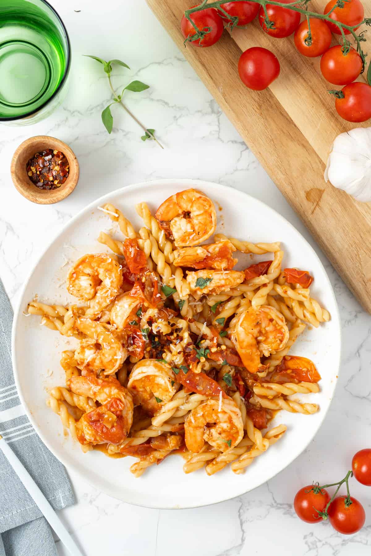 Shrimp pasta with tomatoes and chili flakes.